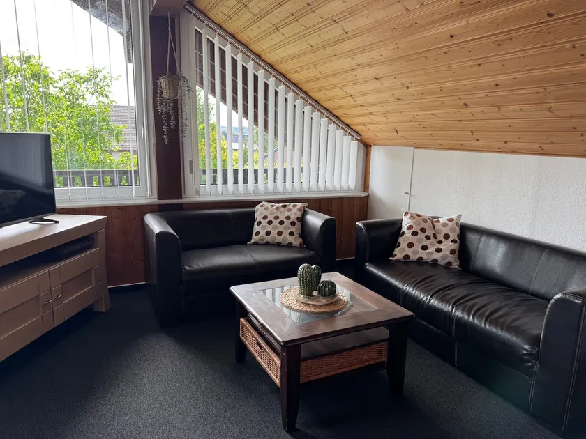 2-room top floor apartment with KDB and balcony - Image 1