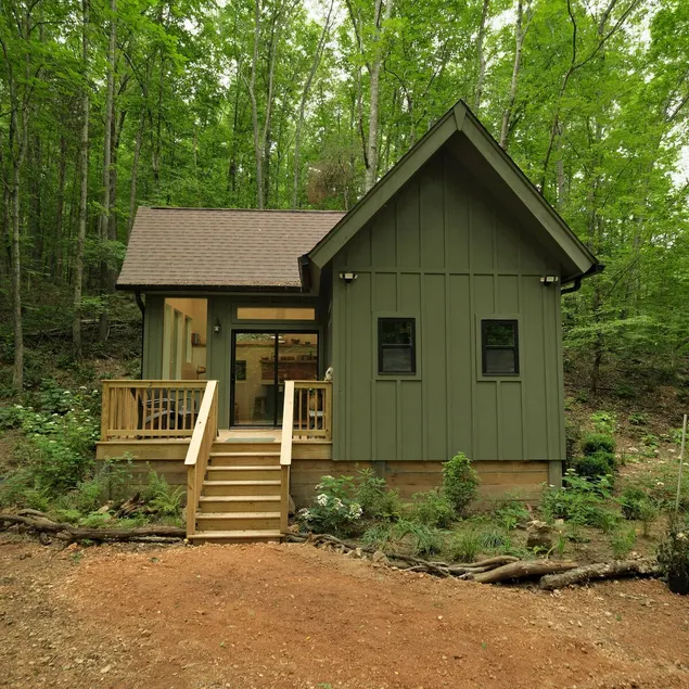 Lux, Meticulously Landscaped Cabin w/ NICE Kitchen - Image 1
