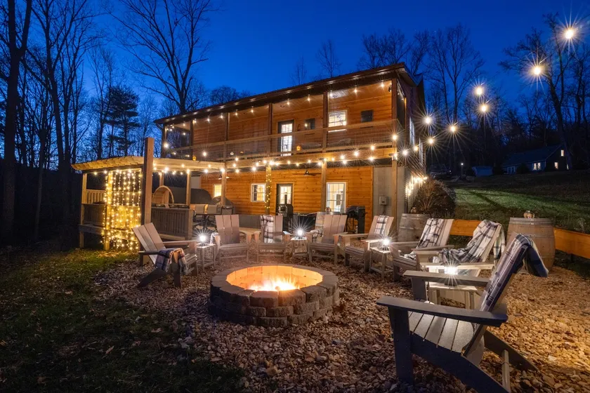 True Luxury | Sauna•Jacuzzi•Pizza Oven•Speakeasy - Image 1