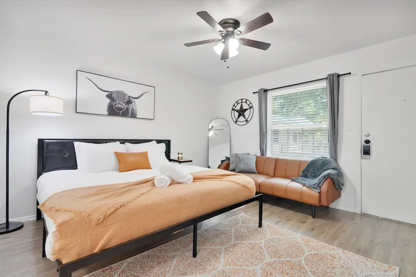 Quiet, Cozy Austin Suite - King Bed, Free Parking - Image 1