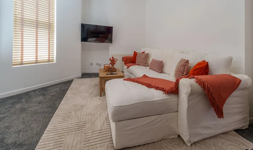 Modern 1 Bedroom Apartment - The Den - Image 1