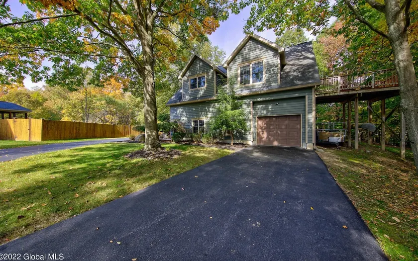 Cozy Carriage House - Image 1