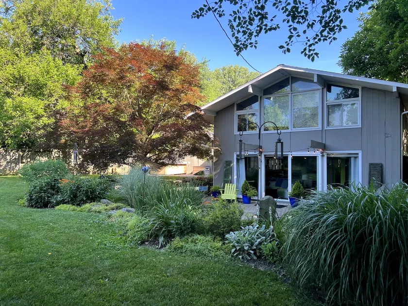 Modern Mid-Century Gem Walk to D-town Delaware - Image 1