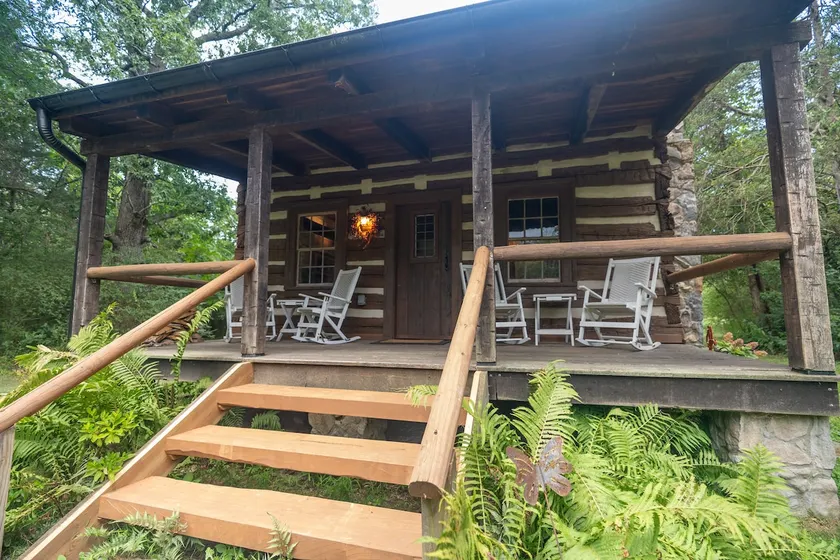 Comfortable and unique 1790's log cabin - Image 1