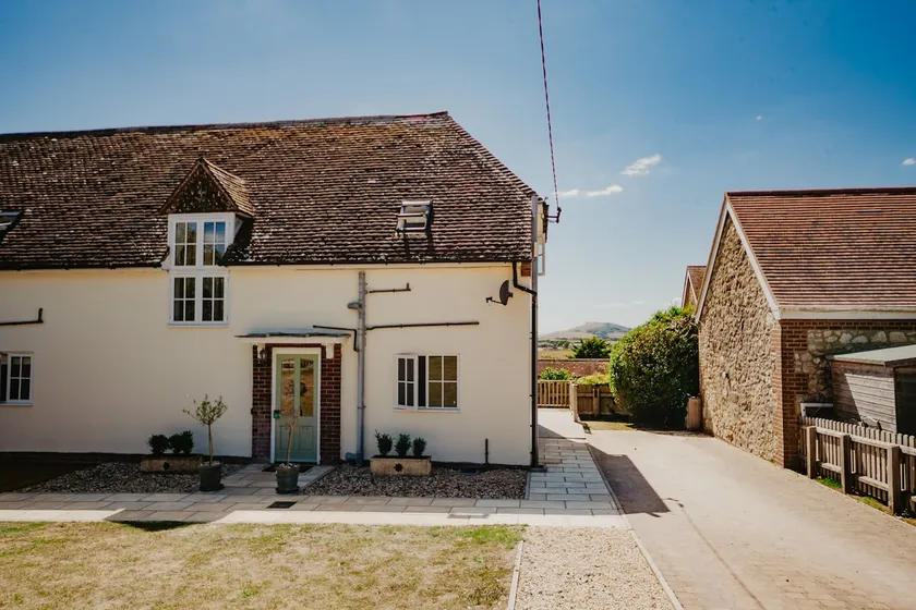 Dairyman's Cottage At Tapnell Farm - Image 1