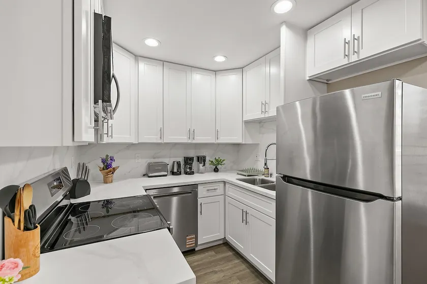 Jane's Home (F4) | Remodeled 2b1b Home+HVAC - Image 1