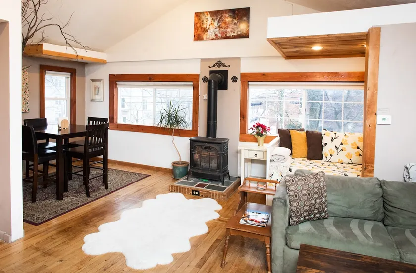 cozy, walkable South End apartment with porch - Image 1