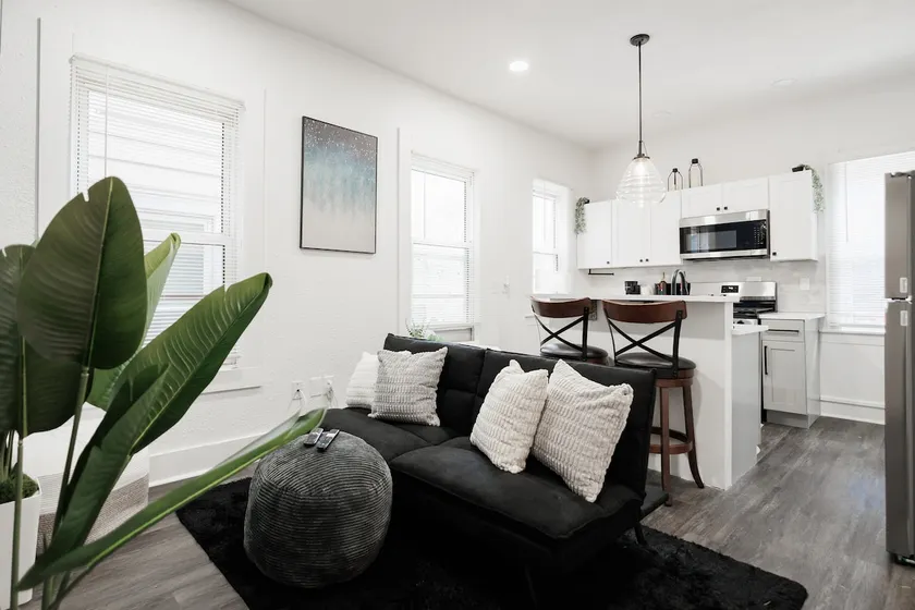 Modern Riverwest 1BR | Near Downtown & Summerfest - Image 1