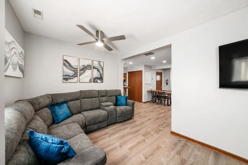 Walk to Uptown/Otterbein*Free Parking*New Beds - Image 1