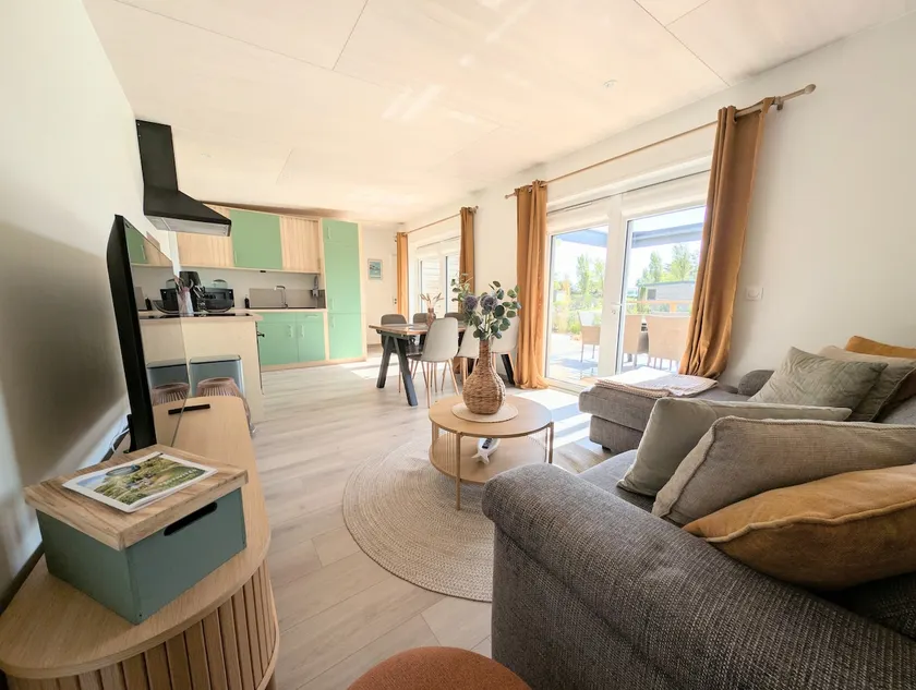 New cottage: sea view, access to beach 150 m away & pool - Image 1