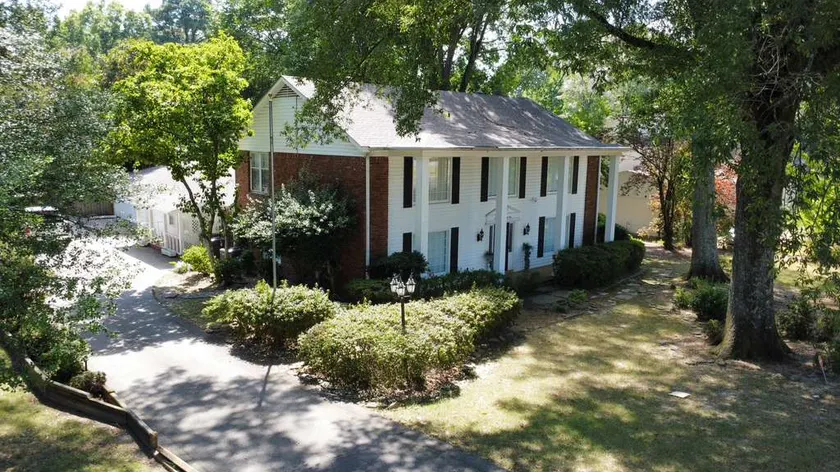 Elegant Colonial 6BR Home w/ Bonus Beds for 20+ - Image 1