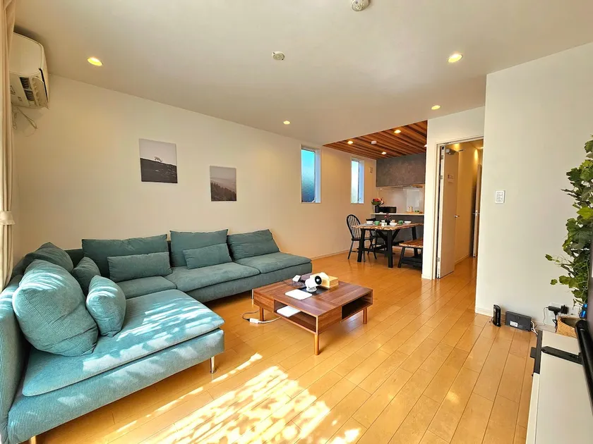Entire house for rent # 5 minutes walk from the station/100㎡/5 minutes from Shinjuku/Shimokitazawa Akihabara/4LDK2 bathrooms/free parking/11 people - Image 1