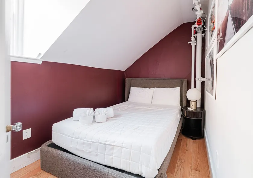 Beacon Hill Charm - Image 1