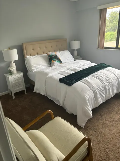 Quiet Golf Retreat, Spacious + Parking +WiFi #L106 - Image 1