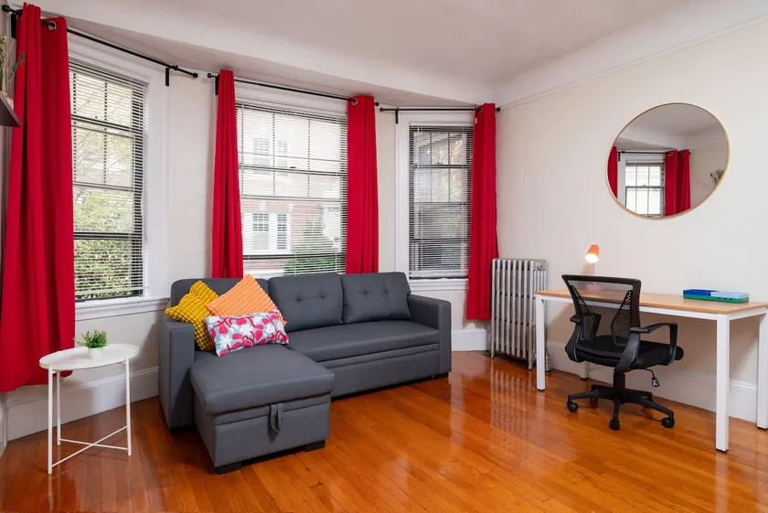 Coolidge Corner-1st Floor-Close to the Subway! - Image 1