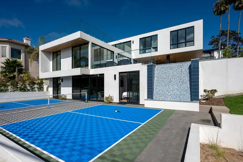 Family Luxury- Pool-Game Room- Pickleball - Image 1