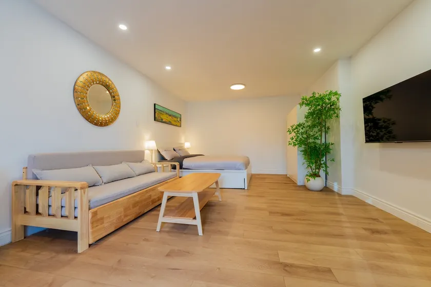 Spacious Studio for 4 | Full Kitchen + Laundry - Image 1