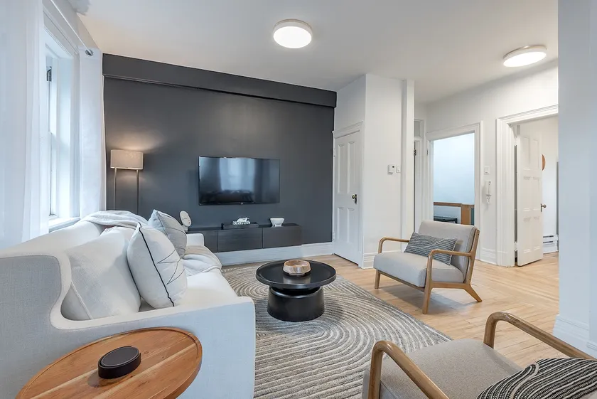 4BR Penthouse - Parking - 2 King & 2 Queen - Image 1