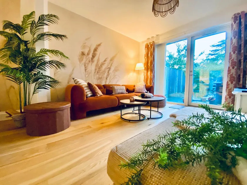 *NEW* super comfy stay Sleeps 7 FREE Parking - Image 1