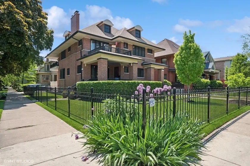 Your Chicago Retreat - Image 1