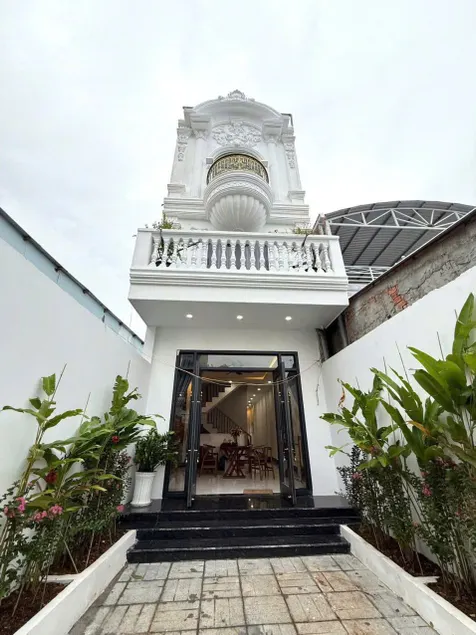 JonHouse, 5-Bedroom Villas - Image 1
