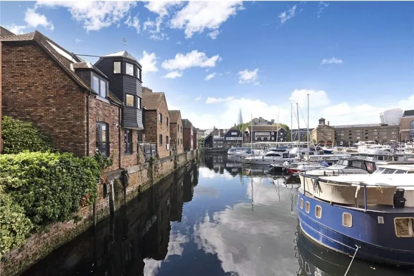 Tower Bridge 2BR Duplex - Private Garden & Terrace - Image 1