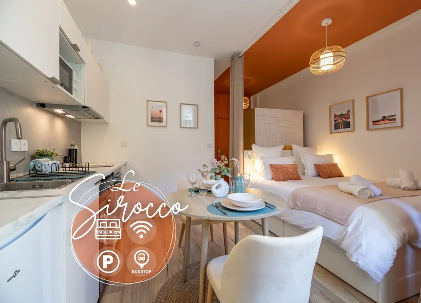 Le Sirocco｜Comfort, Queen Size Bed, City Center - Image 1
