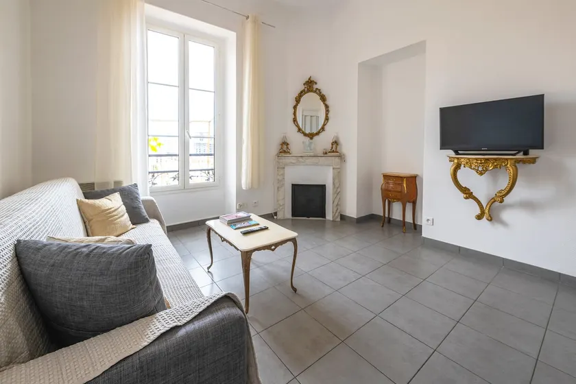 Beautiful apartment with terrace near Munich station - Image 1