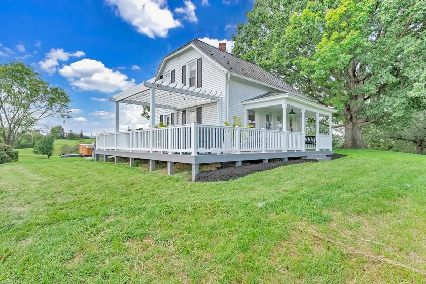 Cozy Farmhouse - Image 1