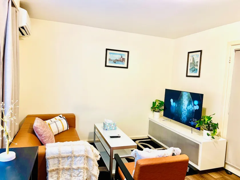 Cosy and Conveniently located 2BR Apt in Hawthorn - Image 1