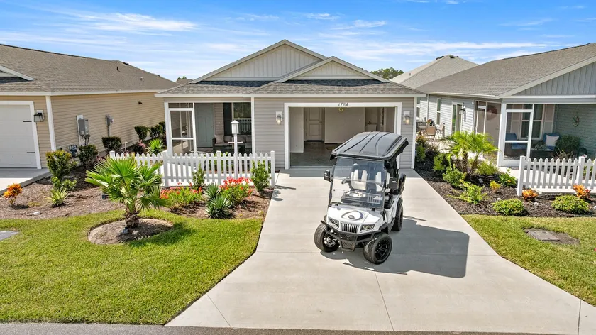 Walk to Pool | Golf Cart | Mins to Eastport Square - Image 1