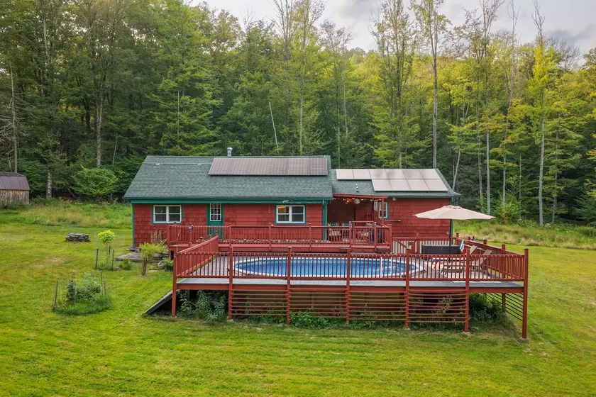 Red Chalet in the Catskills near hiking and views - Image 1