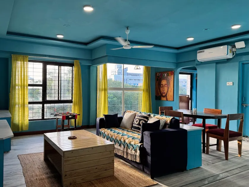 Ravellers Den | Rustic 1BHK Apartment with Balcony - Image 1