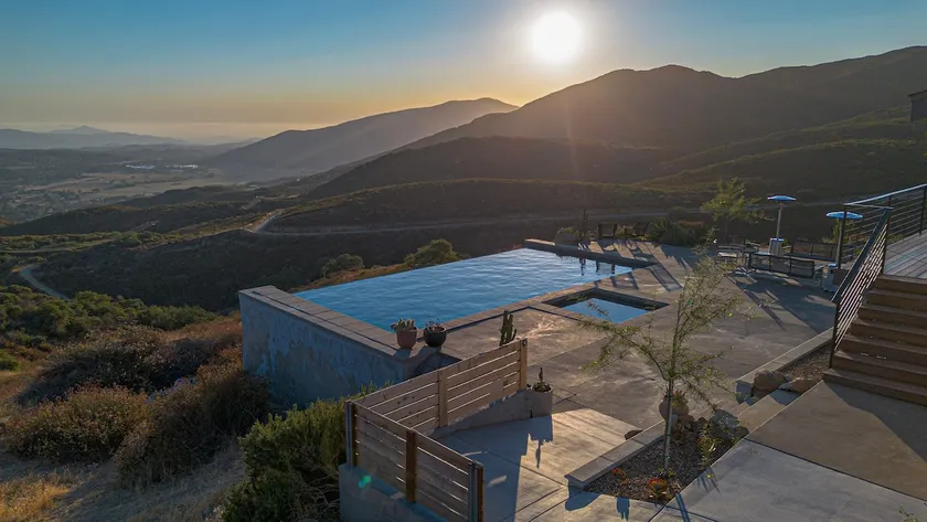 Infinity Pool & Spa-Private-Endless Views-Luxury - Image 1