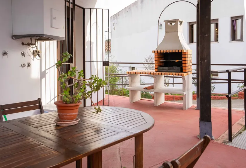 Villa La Corte 3BR | Pool | BBQ | Fireplace - Image 1
