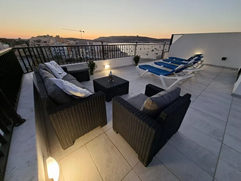 Special Seafront Penthouse, Large Spacious Balcony - Image 1