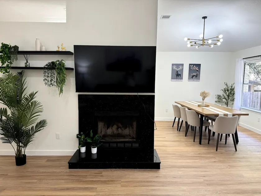 3BR House with Grill, Sauna and Patio near Domain - Image 1
