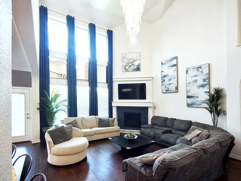 Elegant Retreat for Families and Work Groups, 5BR - Image 1