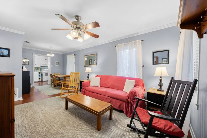 Cozy and Spacious House in Hyde Park - Image 1