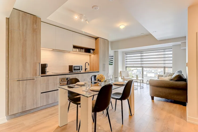 3BR 3Bath | King Bed | High Park | Gym| Netflix - Image 1
