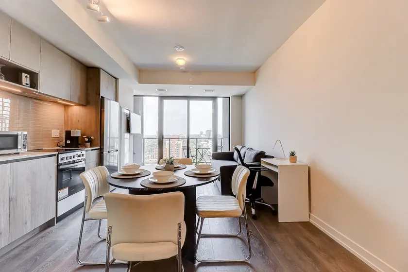 1BR + Den | 2 Bath | Sleep 6 | Gym | Netflix - Image 1