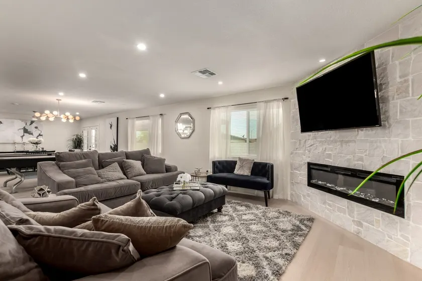 Elegant 4BD/2BA Home in Prime Glendale Location! - Image 1