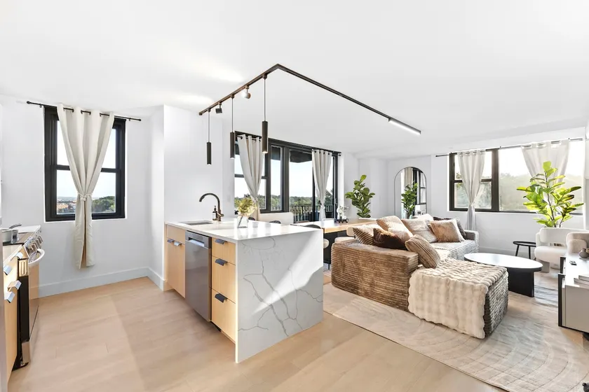 Luxury 2BR • Walk to EWR • Quick to MetLife/NYC - Image 1