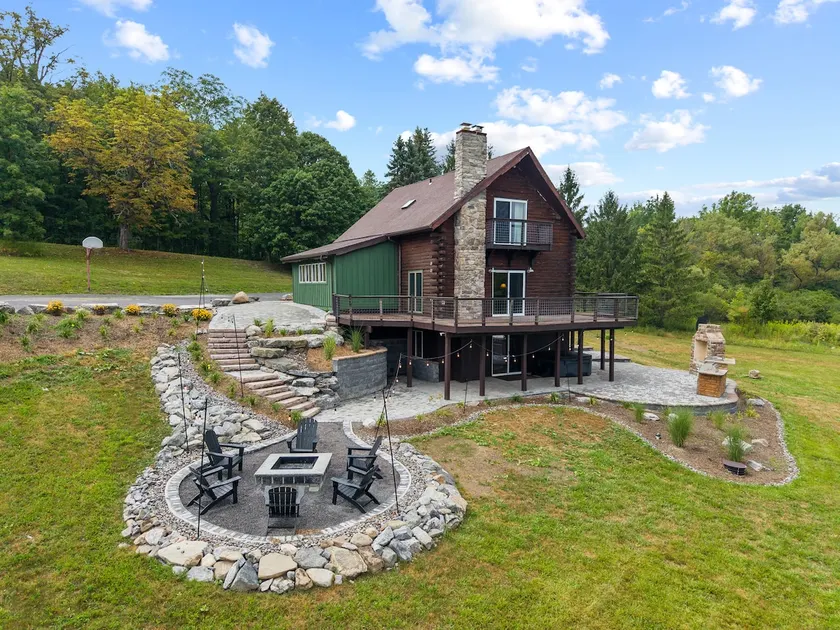 Cozy Cabin Retreat | Hot Tub | Fire Pit | 16+ - Image 1