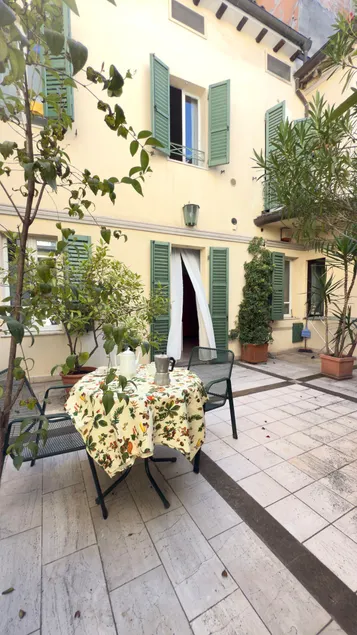 Corte Onorata - Manu Maison - Image 1