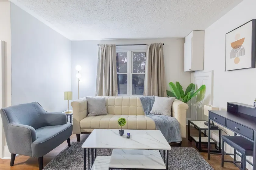Cozy King Bed+Full Kitchen | 3 min > Argyle Mall - Image 1