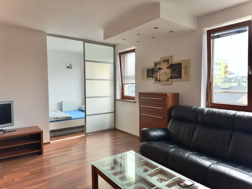 Warsaw Central Stay with Complimentary Parking - Image 1