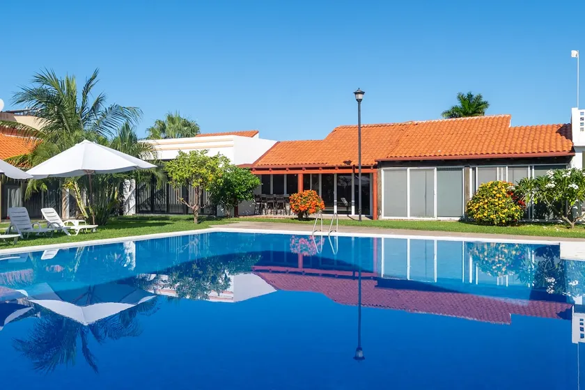 Downtown House, Pool and Garden - Image 1