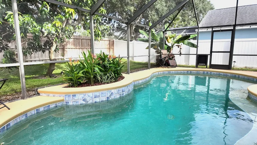 Oviedo Escape- Heated Pool & Hot Tub - Image 1