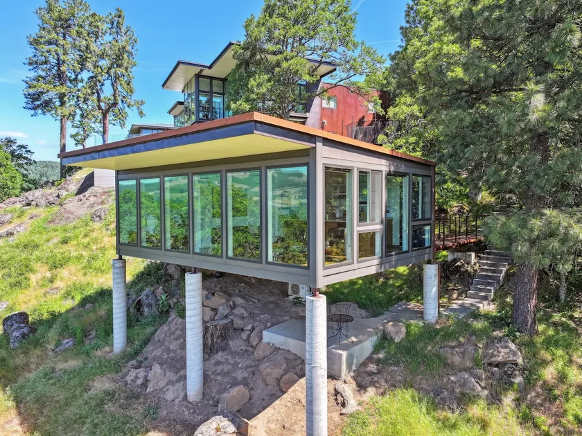 The Overlook House with amazing view! - Image 1